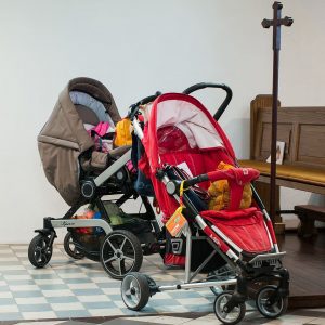 Other jogging baby buggies are for extreme usage with a rugged suspension system and wrist strap, while others are for slow-run use only.