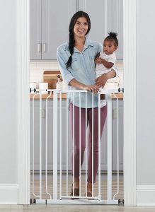 This baby gate is made of high quality and durable materials