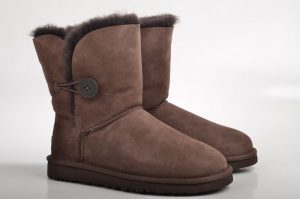 The perfect footwear you can find for your family, this one is a brown colored fur-type footwear. Great boots to wear during this season of the year.