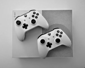 Girls' Xbox controller in white. Other Xbox controllers are also available in different colors.