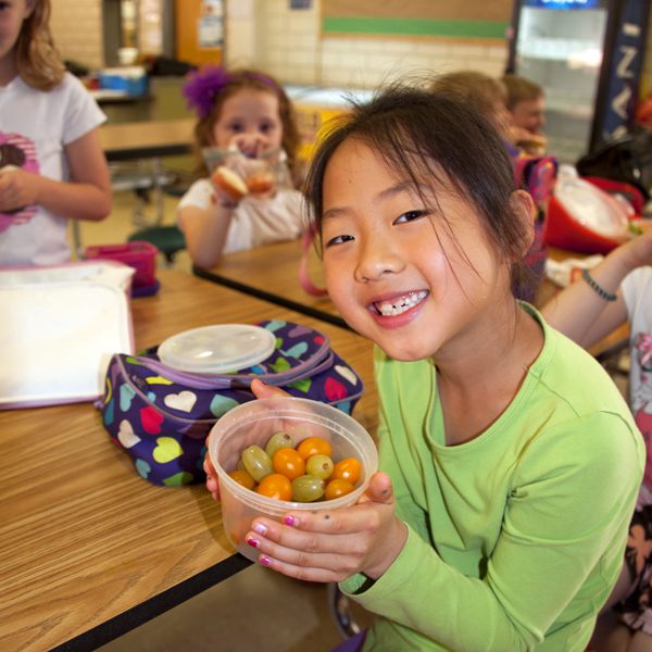 Choose healthy foods that your kids will love to help them gain weight. Healthy foods rich in vitamins will help babies gain weight.