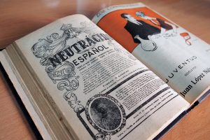 An antique spanish book for high school with illustrations