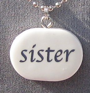 best wedding gift for a sister: necklace