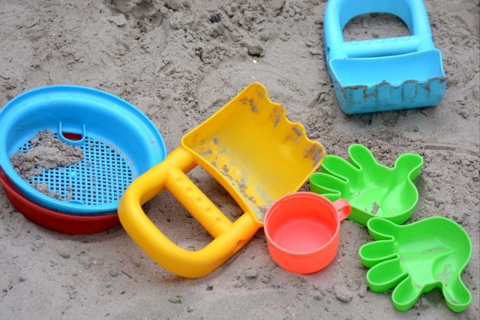 The best beach toys should come with a set. By giving them some toys, they will be mentally stimulated while you soak up some rays and unwind. Buy them a few toys and watch them have lots of fun with them. Choose one that is a toy set.