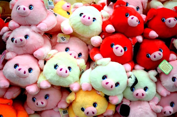 Piggy Stuffed Animals. These giant stuffed animals are cute in colors and very much adorable. huggable lifesize stuffed toys.