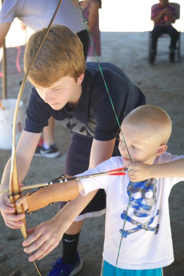 Getting your child a bow with ambidextrous design and arrow just means that it can work for shooting a bow both left handed and right handed