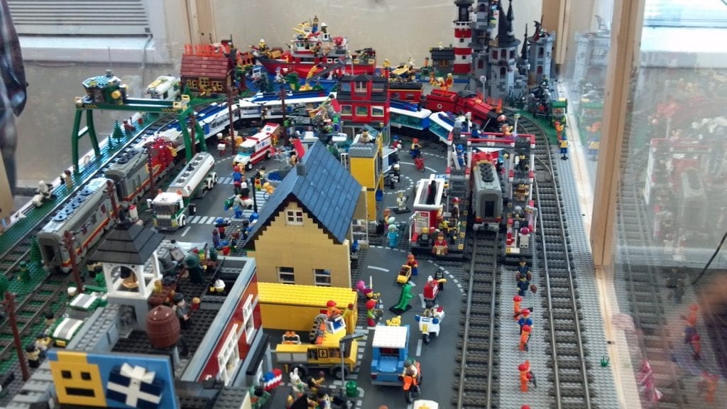 rupture Menda City Characterize What Are The Features Of Legos For Boys Sets? - Family Hype