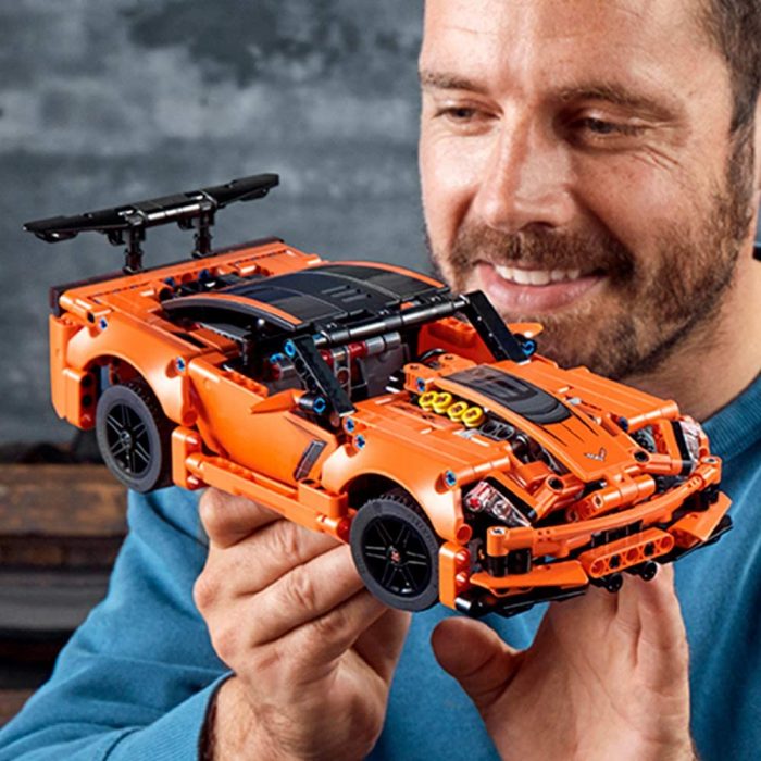 It has 2 large ground-gripping tracks with large rear sprockets for maximum acceleration. lego