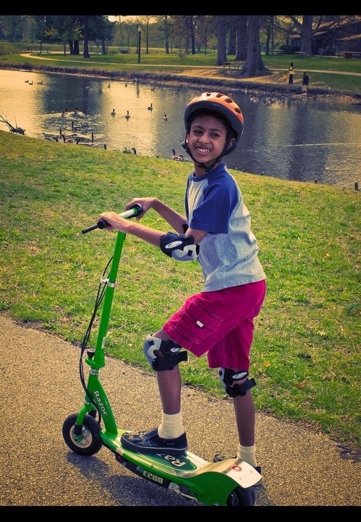 Razor is one of the best electric scooters for kids. Razon is a top brand that is known for giving children and adults fun, excitement while having a safety ride.