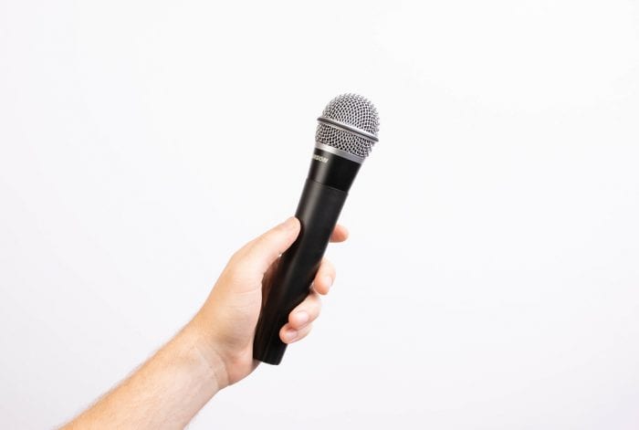 Wireless microphone. Check out the features of this type of microphone and how you or a kid can use this microphone.