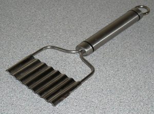 A crinkle cutter 