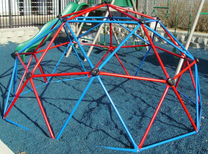 a play equipment designed to promote physical activity, balance, and the development of motor skills in children, utilizing structures and surfaces to provide a safe and enjoyable experience.