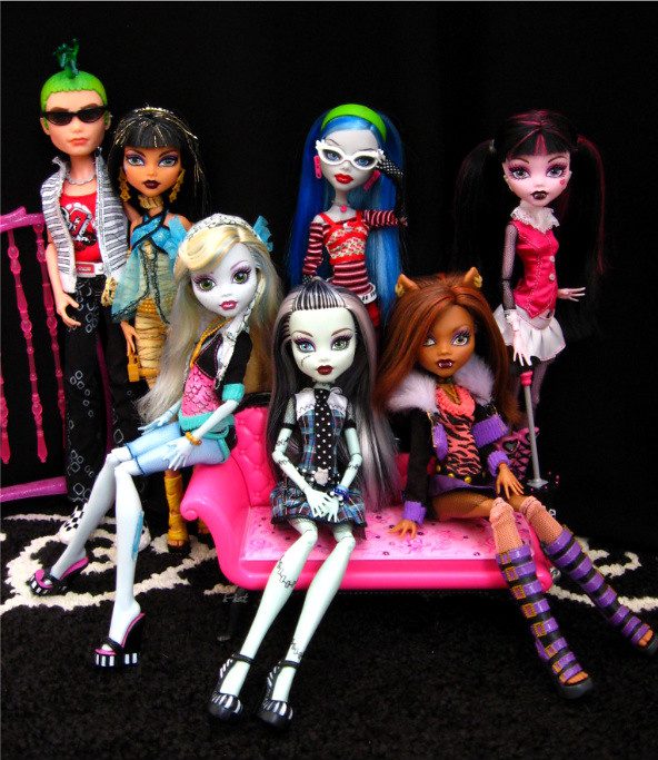 Unique Monster High Pictures of dolls for young teenagers.