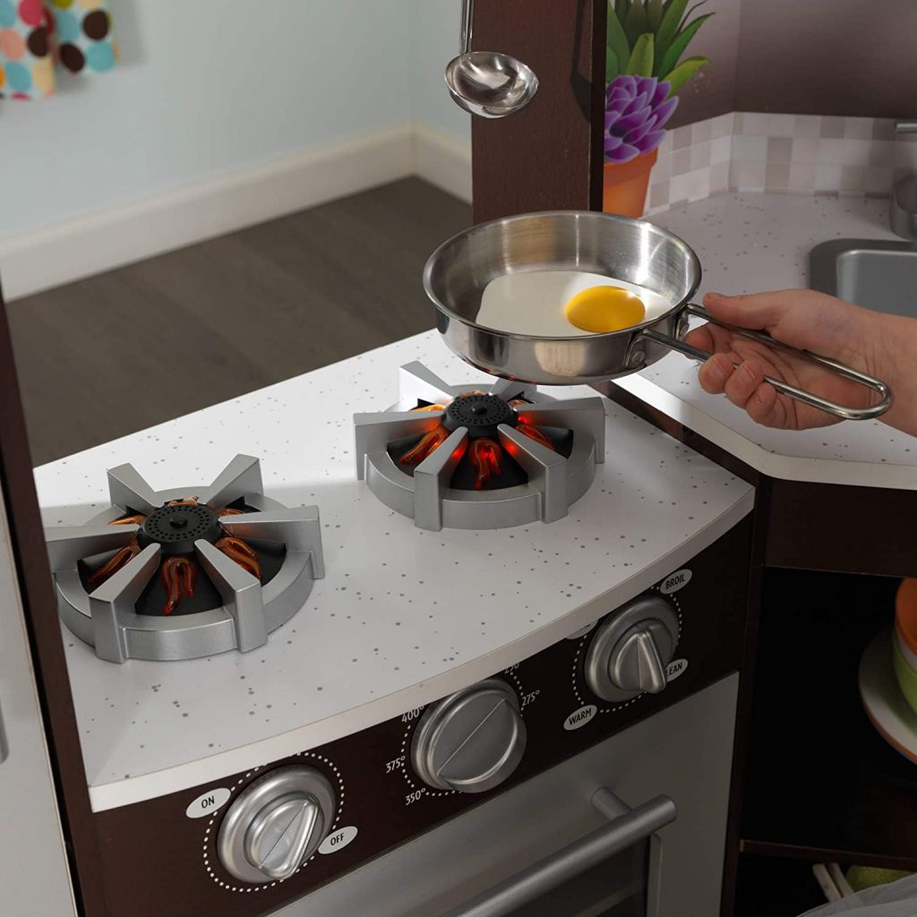 kitchen experience won’t be complete without cooking. These accessories will give your kids the best kitchen experience