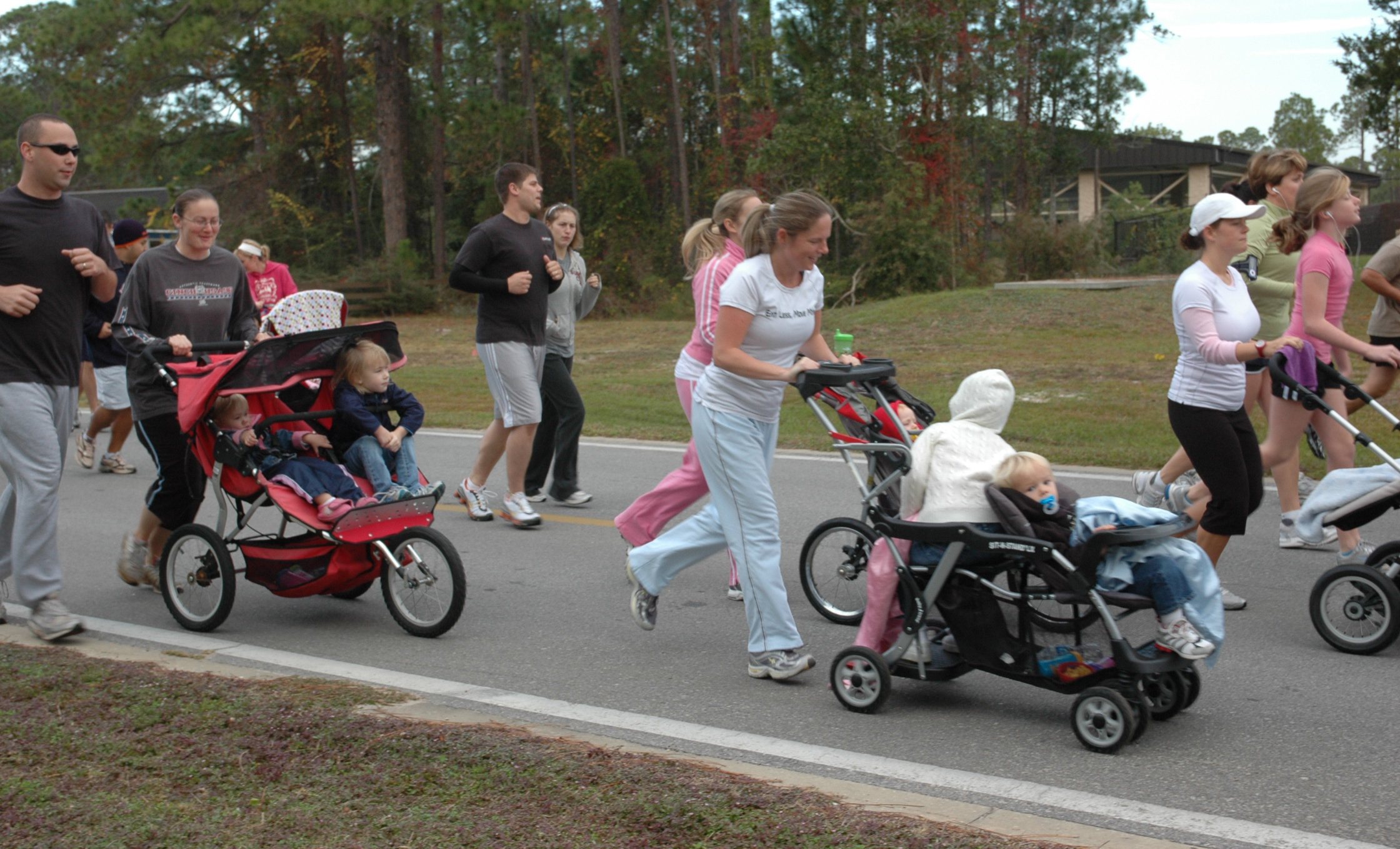 3 wheel stroller vs 4 wheel stroller