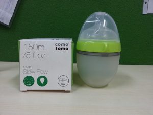 Comotomo baby slow flow bottle. The comotomo bottle can give you convenience. There are reasons for you to choose comotomo bottles. You can check comotomo bottles feature as well.