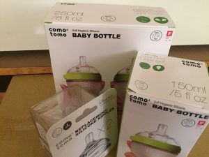 These comotomo bottle products are useful for preventing gas. The comotomo bottle products have anti-colic vents on the wide mound nipple to keep a baby from inhaling air while drinking milk.