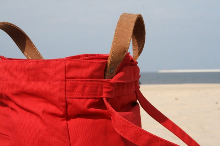 The best beach bags for moms is one that is going to carry all your needs and meet all your needs. The beach bag should be large enough to carry all you need to the beach.