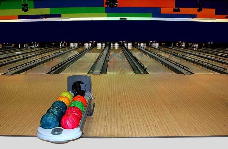 Choosing The Best Bowling Ball For Straight Bowlers Family Hype