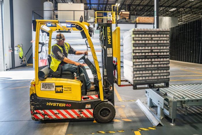 One of the best shoes for warehouse pickers have steel toes and made of good quality materials to ensure safety of warehouse workers.