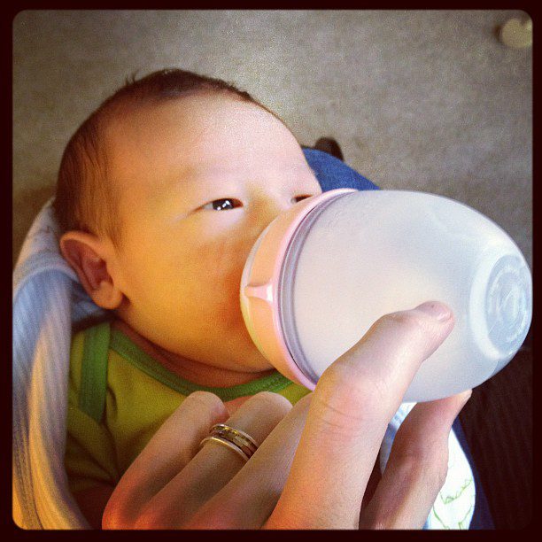 Mother feeding her child with formula from the bottle.These baby glass bottles were designed to mimic the breast as much as possible. This means that you can use this baby bottle when you want to switch your baby back and forth between the breast and the bottle.