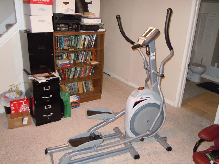 Compact elliptical for home gym. Is this the one of the best elliptical under 200? 