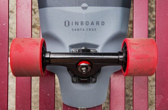 Inboard M1 Electric Skateboard has a powerful double motor that accelarates smoothly! This is perfect for kids. 