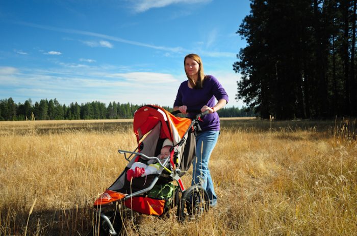 closing a bob stroller