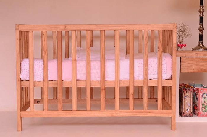 Colgate Eco Classica III is a high-quality crib mattress perfect for eco-conscious parents. It comes with exceptional features designed to keep your baby's sleep environment comfy and safe.