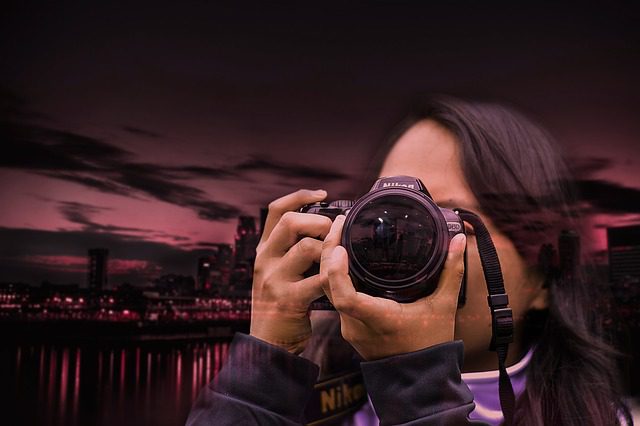 DSLR photos work with a reflex mirror or prism, which reflects the light coming in from the subject direction to the viewfinder. The photographer can then take a picture of what is seen in the viewfinder.