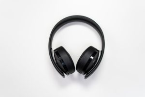 black headphones over ear comfortable for the ears