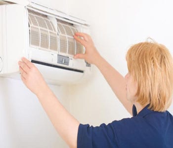 When looking at AC units, consider those with a smart thermostat for better temperature and humidity control and remote controls for convenience. The best AC brands offer units that feature energy-saving options, like smart thermostats and other smart features, which can help save energy and reduce bills.