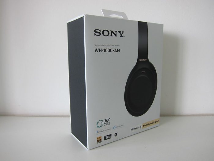 Sony WH-1000XM4, one of the best models available on the market.