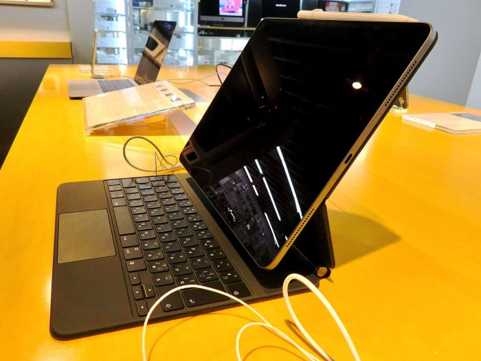 Ipad Pro Vs Microsoft Surface Pro Microsoft Ipad Reviews Familyhype