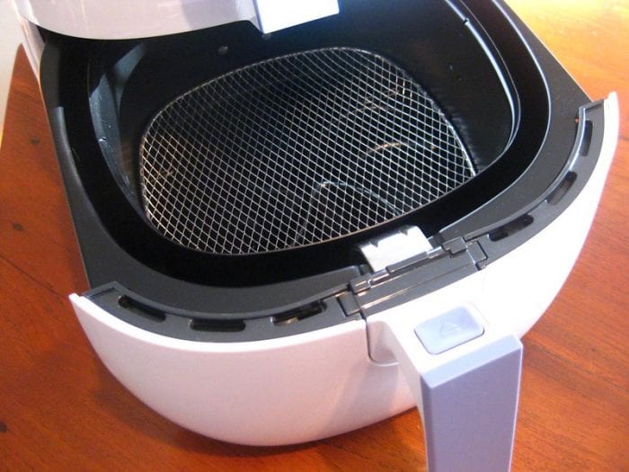 Here's our buying guide to air fryer toaster ovens combos available in the market. Read to learn more about what's best air fryer toaster ovens for the buck.