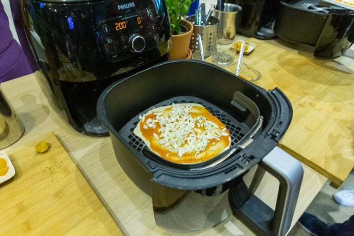 You can bake your simple pizza with the use of the air fryer. This air fryer with toaster oven even is a new trend when it comes to reheating, frying, toasting and cooking food and dishes. 