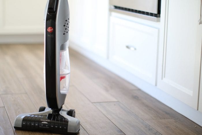 The best white standing vacuum cleaner is doing its best on cleaning the hardwood surfaces for 15 minutes