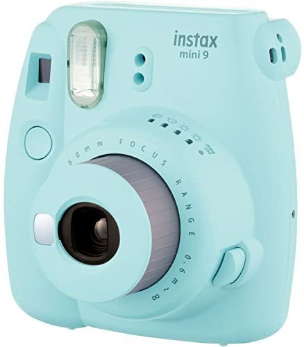 this polaoid is small and doesn’t weigh much. The instant pictures are the ideal size for carrying around in your wallet