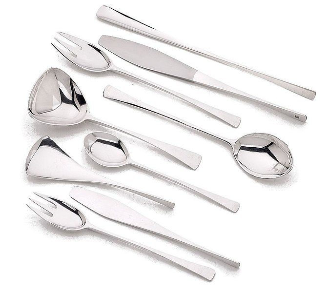 This is the modern silver set of flatware. Silver flatware set is composed of knives, spoons, and even forks set. 