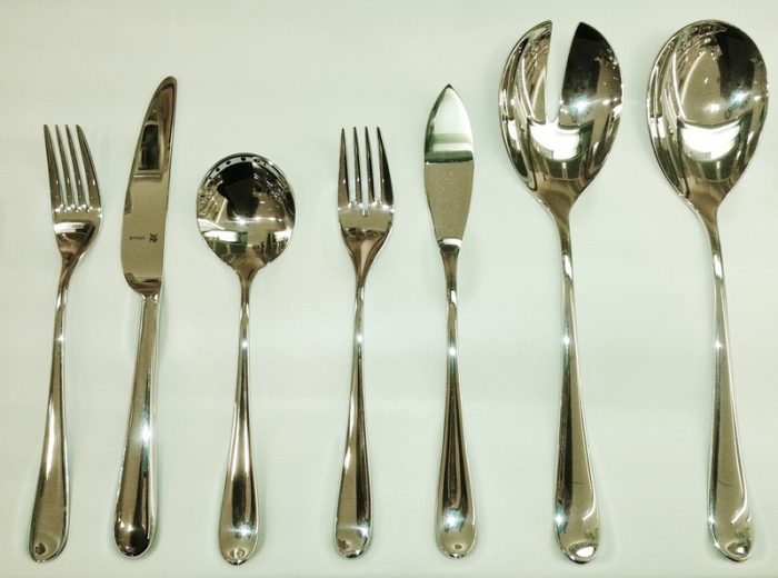 Silver and shiny set of flatware. They are the best for those who are into flatware set. You can see the that they are thick and really great for those who love eating meat.