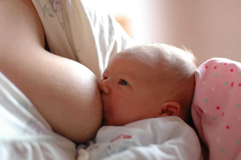 Breastfeeding is best for babies. But baby formulas are a good alternative.