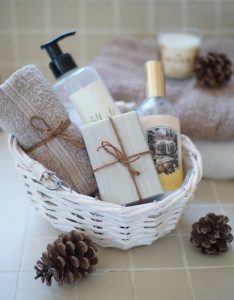 Gift basket: summer gift basket idea with simple gift inside. Best gift