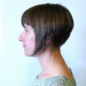 Stylish Bobcut: These chic bobs complement oval-shaped faces, making it the perfect choice for fashionable women seeking a new look. These hairstyles are a fantastic way to stay cool and trendy during the warm season.