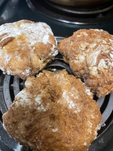 Air frying bread. Since air fryers use a kind of cooking known as intermittent heat, the food within is not subjected to very high temperatures. Because of this, food prepared in an air fryer is far more nutritious than other varieties of fried food or baked items. We are going to go over some of the reasons why air fried bread is superior to baked bread in this post. Golden brown snack that is crispy to be eaten by your family, learn how to make it now.