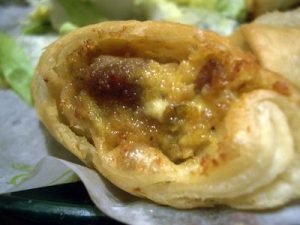 The most recent cheeseburger egg roll recipe is coated in a luscious and creamy marinara sauce. Filling with mashed potatoes or cauliflower in a big bowl is one of the greatest snacks.