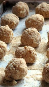 Air fryer arancini. Rice, sesame seeds, caraway seeds, and salt should be combined to form a dough. If the dough is too sticky to handle, add a little bit more water until it reaches the desired consistency.