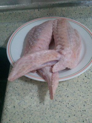 learning to cook this delicious air-fried turkey wings dish is very easy and simple.