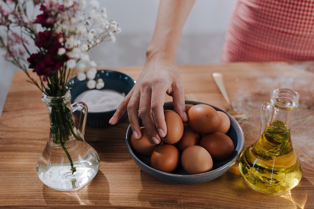 To enhance the flavor and nutrition serving value, you may also include ham filling in it, either in the form of ham slices, ham salad, or even mayonnaise or mustard. For a touch of spice, serve some hot sauce.