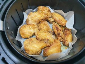 A detailed recipe guide to frying mochiko chicken in an air fryer.