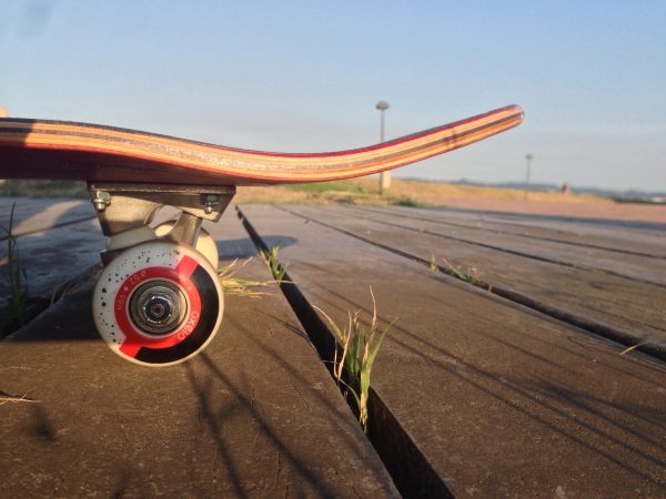 One of the best skateboards is found in an open field ready for skateboarding fun!